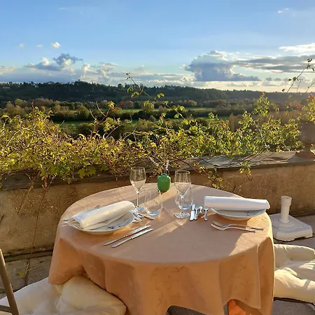 Bed & Breakfast Chateau Haute Roche 3*