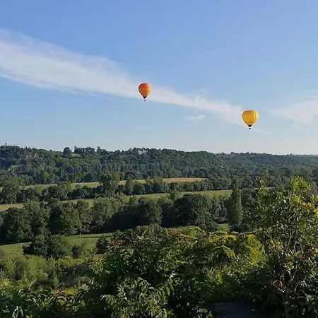 Bed & Breakfast Chateau Haute Roche 3*