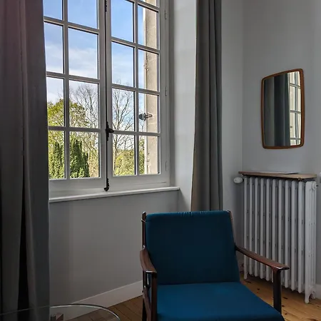 Alojamento de Acomodação e Pequeno-almoço Château Haute Roche 3*