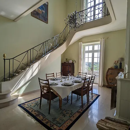 Chateau Haute Roche 3*