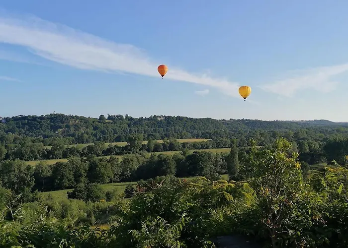 Couette-café Château Haute Roche 3*