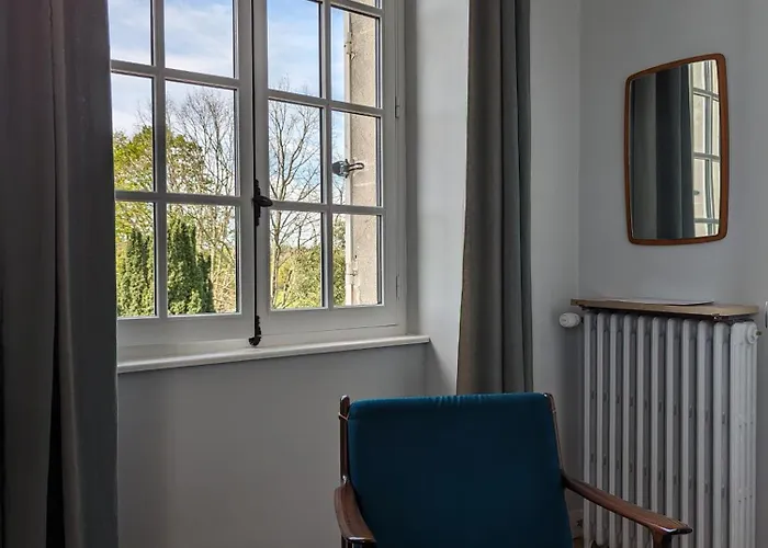 Bed & Breakfast Chateau Haute Roche 3*